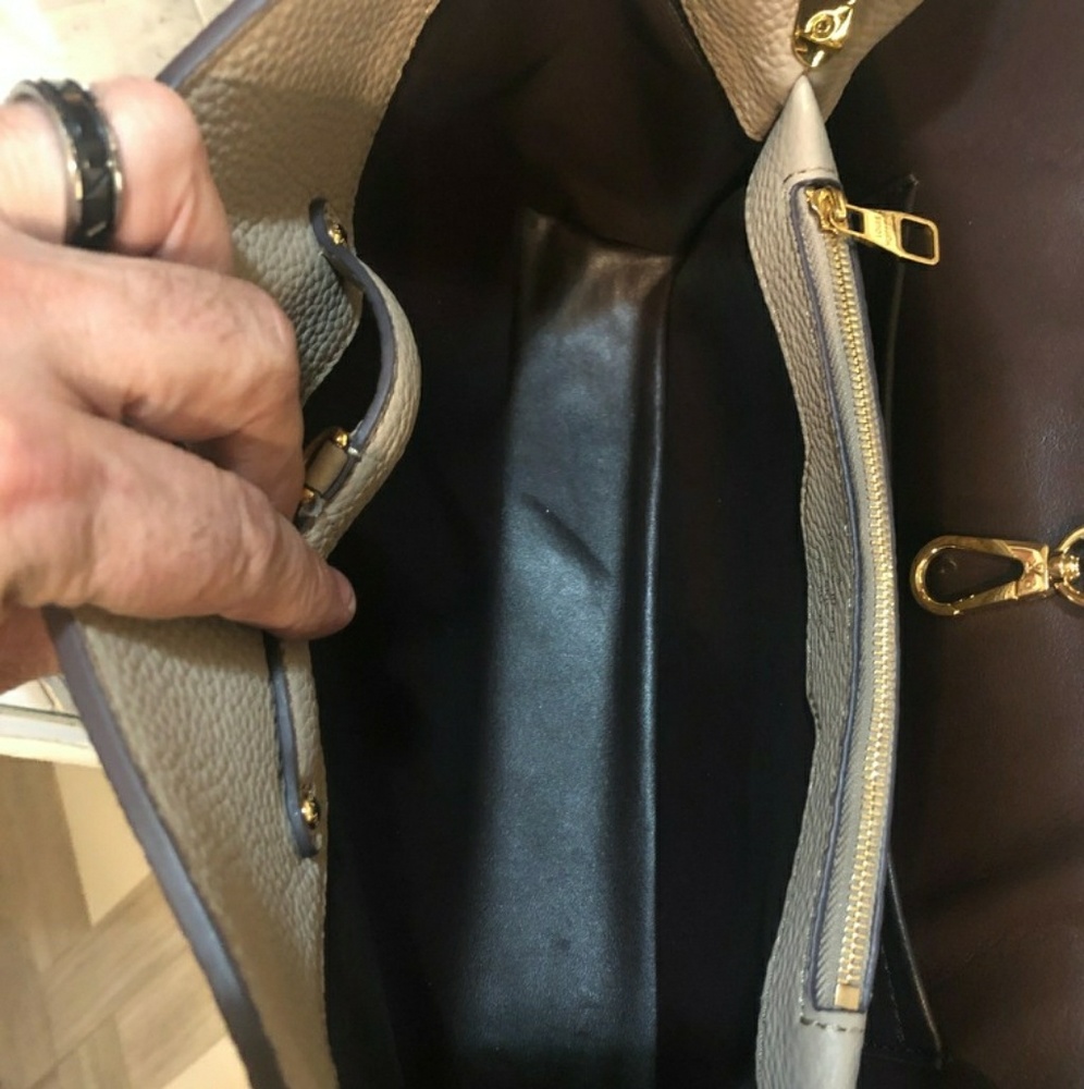 More photos of Louis Vuitton Purse